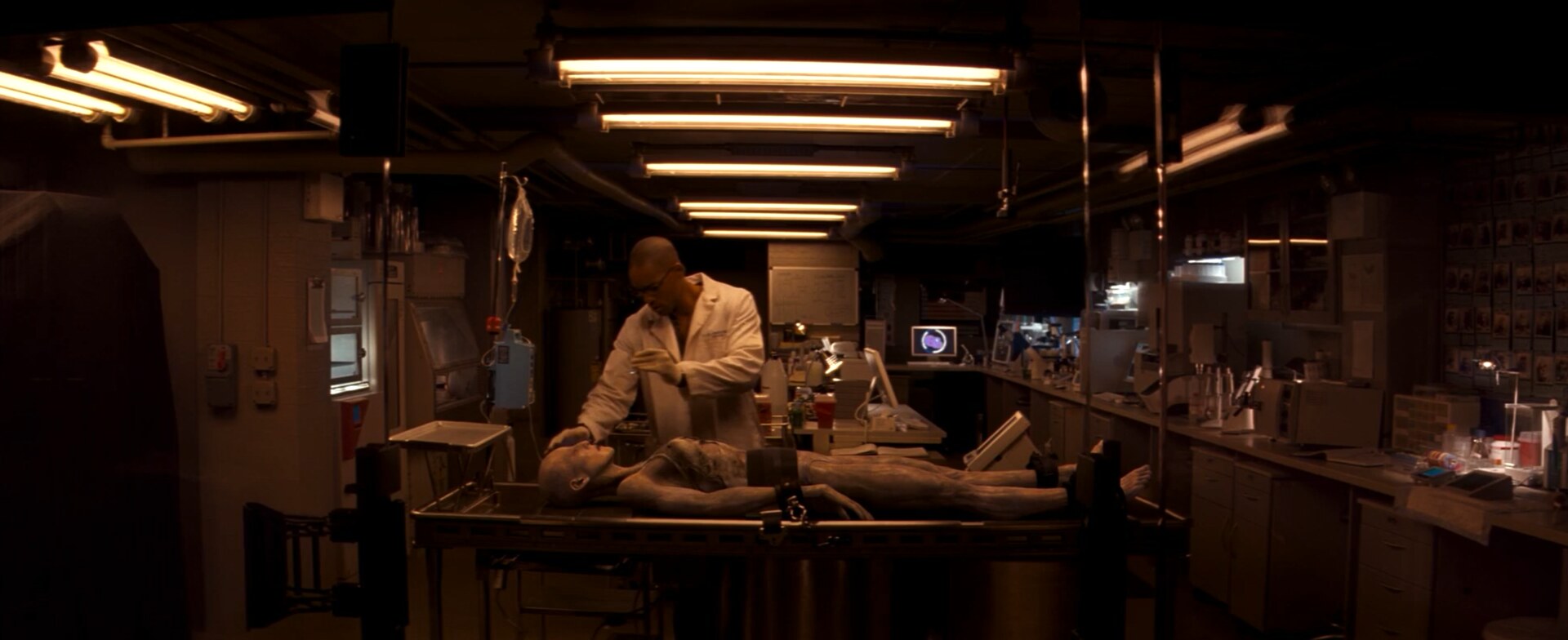 I Am Legend: Digital character in a live-action lab